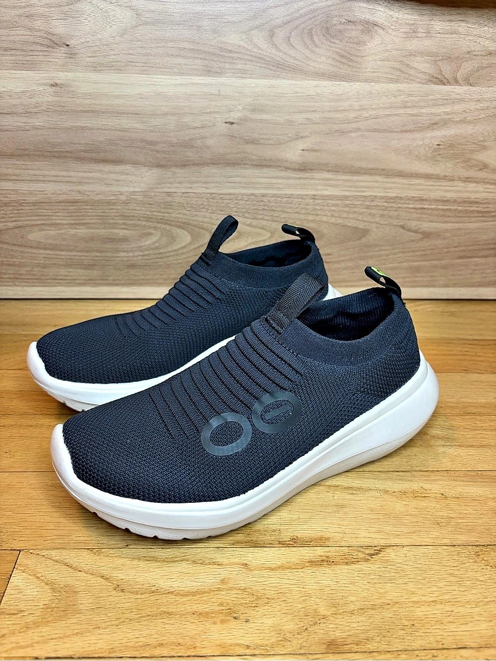 OOFOS OOmy Zen Slip-On Black Women's Sneakers - Size 7.5